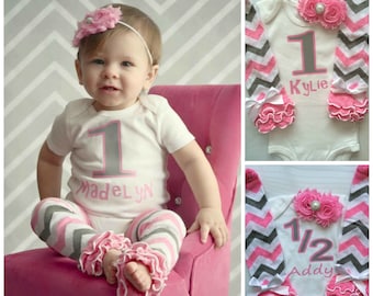 Baby meisje 1e verjaardag Outfit - 1e verjaardag foto prop - baby beenwarmers - smash cake outfit - verjaardag meisje outfit - roze grijze chevron