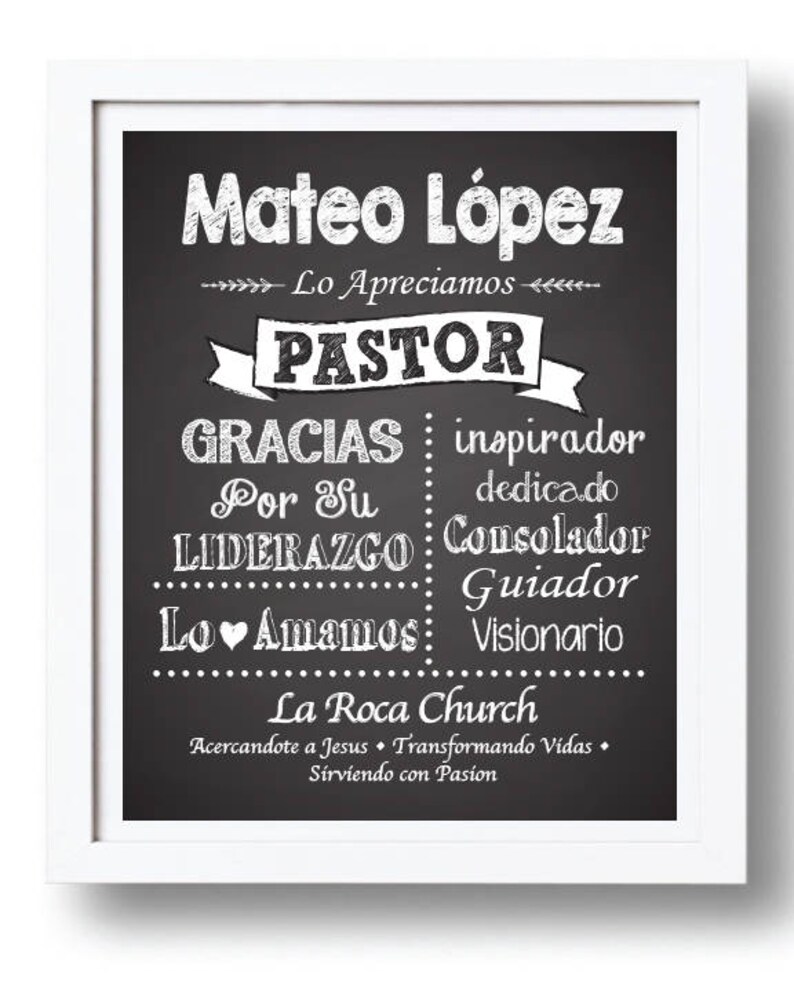 May include: Black and white chalkboard sign with the text "Mateo Lopez" and "Lo Apreciamos" in a white banner. The sign also includes the text "Pastor", "Gracias", "Por Su Liderazgo", "Lo Amamos", "Inspirador", "Dedicado", "Consolador", "Guiador", "Visionario", "La Roca Church", "Acercandote a Jesus", "Transformando Vidas", and "Sirviendo con Pasion".