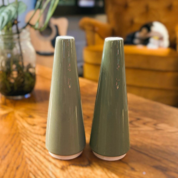 Cone-Shaped Midcentury Salt and Pepper Shakers, Retro Kitchen, Avocado green