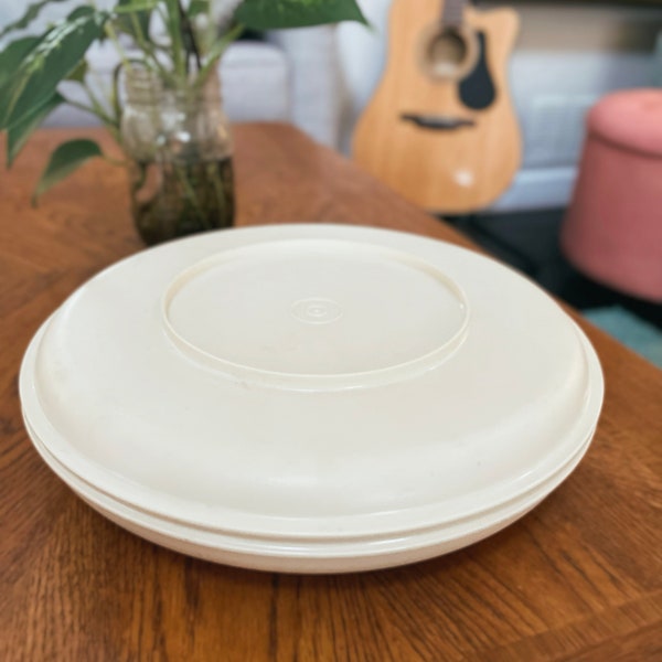 Tupperware Plate with Lid Beige, Retro Cottagecore, Grannycore, Antique Kitchen, Midcentury