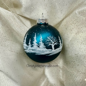 Schieferblau Handbemalte Glas Weihnachtskugel, Ornament, Winterwald