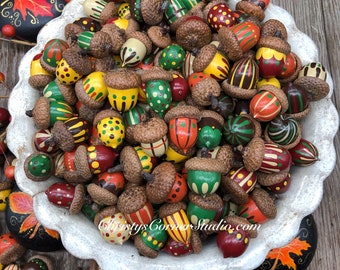 Set von 6 handbemalten, geschwiegenen Herbstfarben, gemustert, Alle naturbelassenen Eicheln