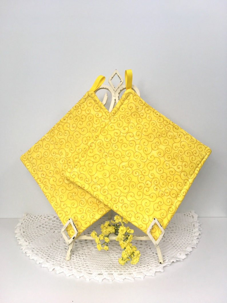 Cotton Quilted Hot Pads Spring Chickens Kitchen Pot Holders Chickens Yellow Housewarming Gift for Cooks
