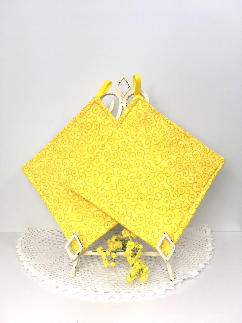 Cotton Quilted Hot Pads Spring Chickens Kitchen Pot Holders Chickens Yellow Housewarming Gift for Cooks