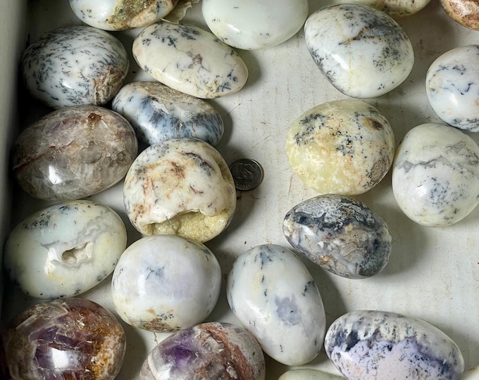 1 pcs,  Dendritic Agate Hand Carved Crystal Agate  Specimen has imperfections