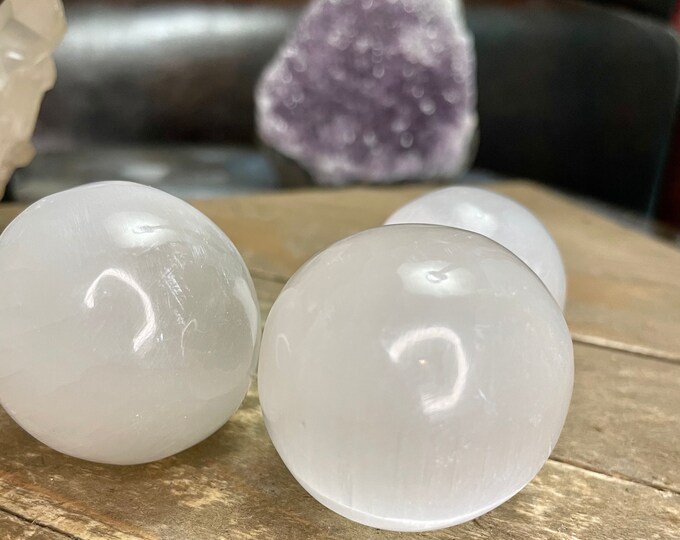 Polished  Selenite Sphere, hand-cut Selenite Sphere - Charging hand-cut Selenite Sphere -Crystal Selenite A109
