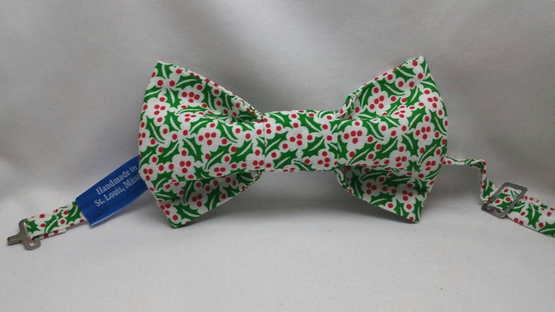 Men/'s Hollyberry Christmas Print Holiday Bowtie