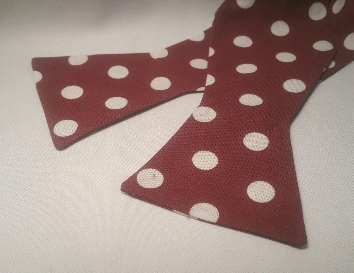 Dotted Bow Ties Men s Bulldog or Bobcat Mascot Burgandy with White Polka 