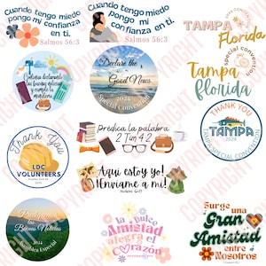 May include: A collection of nine colorful round stickers with inspirational quotes and bible verses. The stickers feature a variety of designs, including flowers, a heart, a fish, a book, and a suitcase. The text on the stickers is in Spanish.