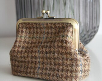 Ladies light brown tweed clasp purse  coin purse  card purse with floral lining