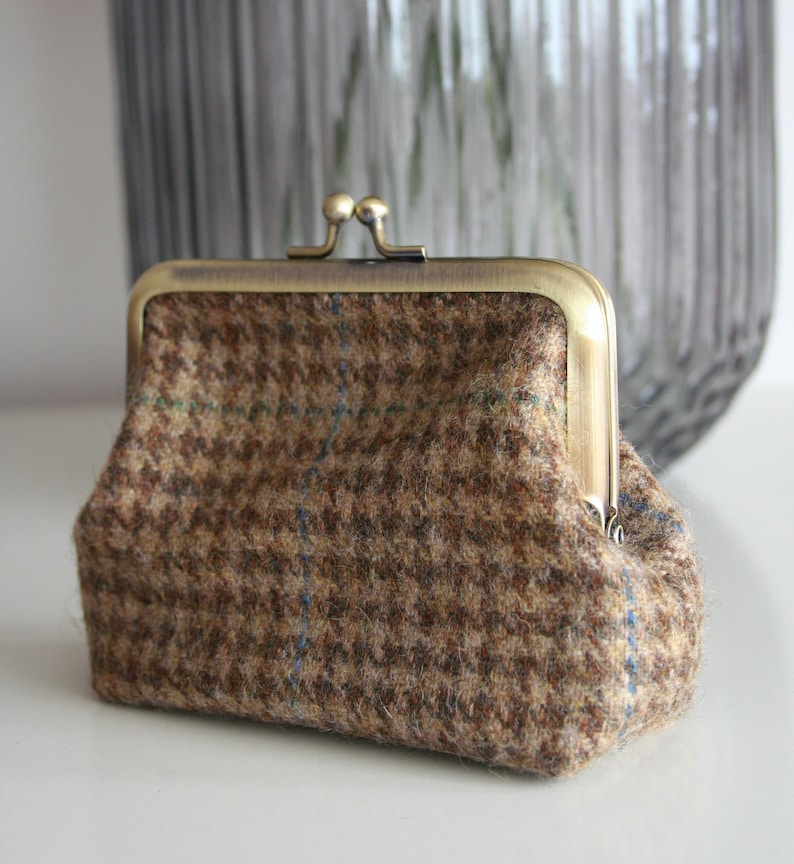 Ladies light brown tweed clasp purse coin purse card purse with floral lining