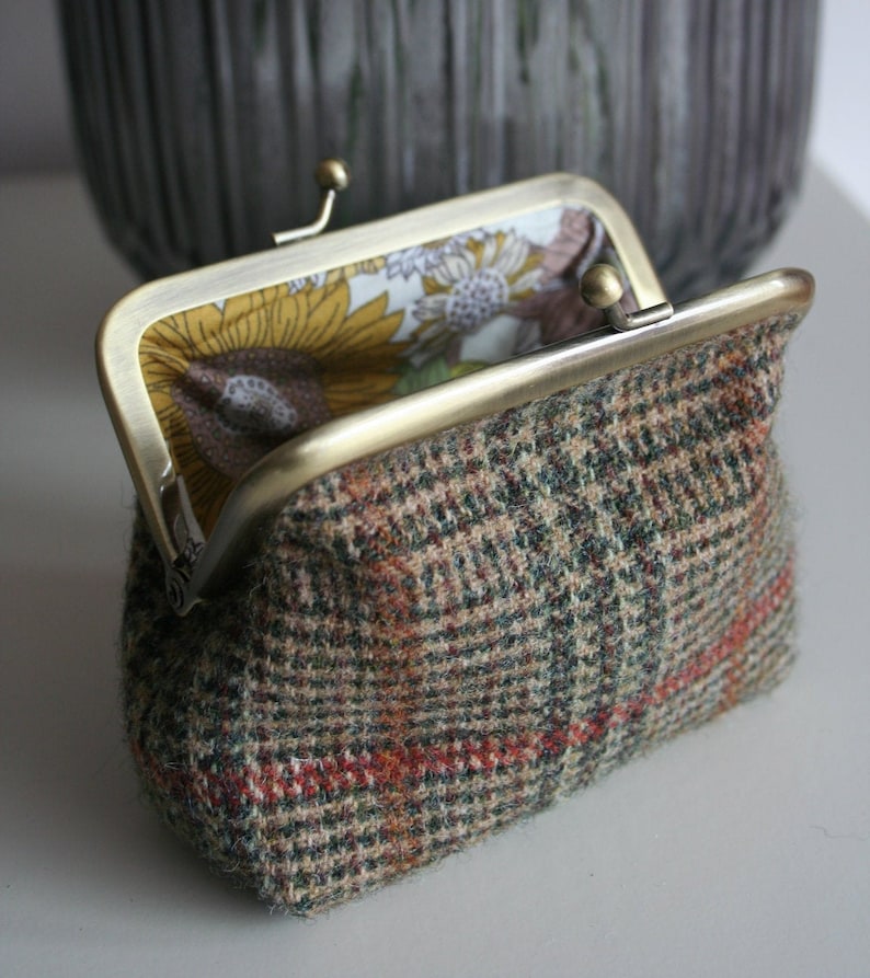Ladies green tweed clasp purse coin purse card purse with floral lining