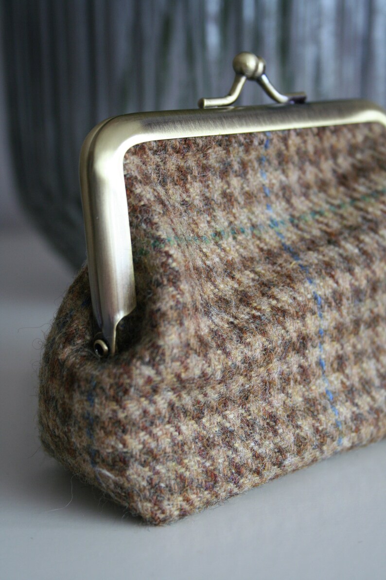 Ladies light brown tweed clasp purse coin purse card purse with floral lining