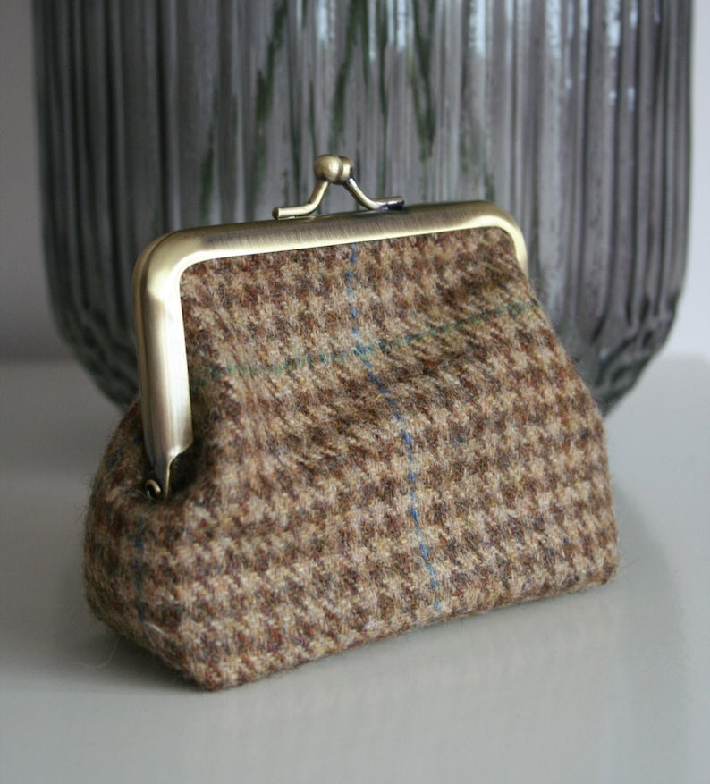 Ladies light brown tweed clasp purse coin purse card purse with floral lining