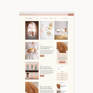 Op de afbeelding: Een website-indeling voor een blog genaamd Marigold met een navigatiemenu, een raster van lifestyle-afbeeldingen en previews van blogberichten. De inhoud bevat artikelen met de titels The Home Finds I Use Every Single Day en How to Plan Three Perfect Days in Naples.