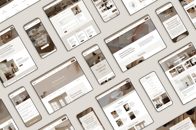 Pu&ograve; includere: Una collezione di dispositivi digitali, tra cui smartphone e tablet, mostra un sito web con una palette di colori neutri. Gli schermi presentano varie pagine web con testo e immagini, promuovendo un tema di arredamento per la casa.