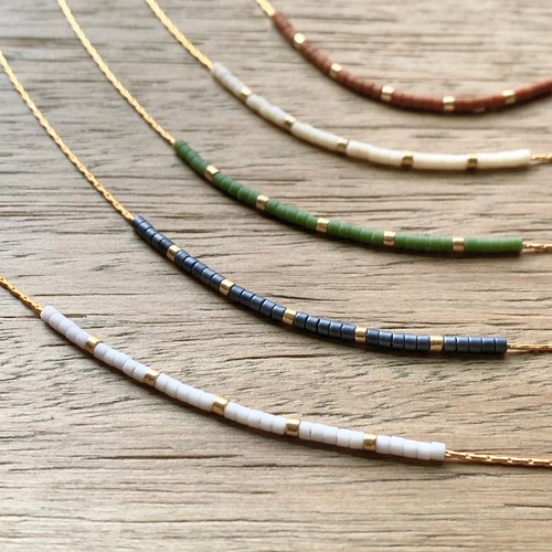 Collier de perles mat neutre, collier de perles minimaliste, collier de perles de rocaille délicates, collier minimaliste fin et délicat, couleurs d'automne