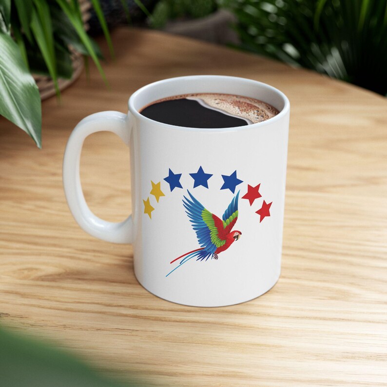 Caneca o Taza Diseño de Bandera de Venezuela de Siete Estrellas Tricolor y Guacamaya, Lembrança Venezuela, Presente de aniversário, Presente para ela, para ele imagem 6