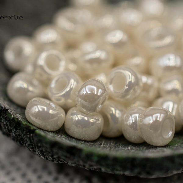 6/0 Antique Ivory Pearl Ceylon Miyuki 6-592 Miyuki - 6/0 Round Seed Beads - 15 grams - (7026)