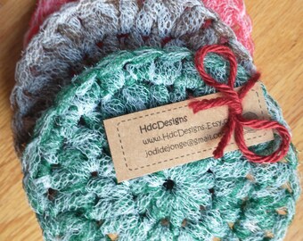 Set of 3 dish scrubbies. Christmas swirls.