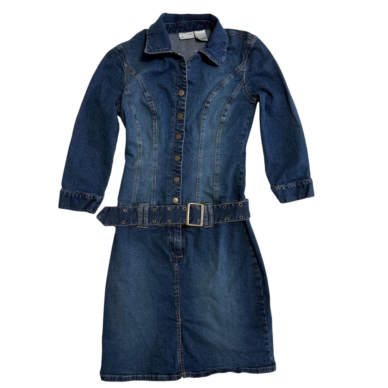 jennifer lopez denim dress Jennifer Lopez knows how to steal the spotlighteven during a casual furniture shopping trip. Spotted in Los Angeles wearing a dramatic Valentino denim dress, the superstar once again showed why she's a