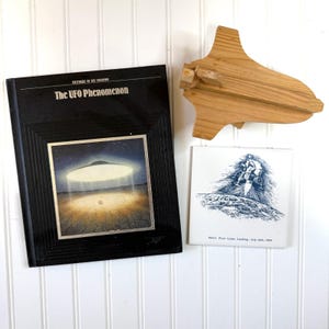 Vintage Space Bundle – UFO, Apollo, and NASA-Inspired Decor Set