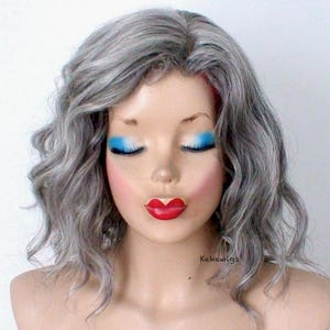 Grey wig. 16&quot; Wavy hair wig. Heat friendly synthetic hair wig.
