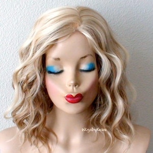 Blonde Ombre wig. 16&quot; Wavy hair wig. Heat friendly synthetic hair wig.