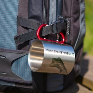 Personalisierte Konturkarte Emaille Karabiner Camping Becher