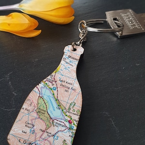 Personalisierter Champagner Flaschen Map Schlüsselanhänger. World Wide Map Schlüsselanhänger, Hochzeit Verlobungsfeier Schlüsselanhänger. Neues Wohngeschenk. Muttertagsgeschenk.
