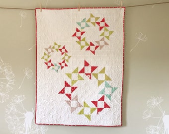 Pinwheel Rings crib quilt in Enchant prints
