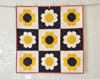 Daisy Darling crib baby size quilt