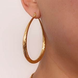 18K Large Ridged Teardrop Hoops, Hammered Gold Filled Large Hoop Earrings, Light Everyday wear Hoop Earrings, Large Light Gold Drop Hoops