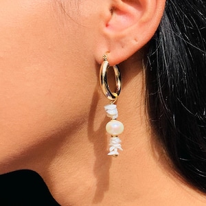 18K Zierliche Perlen Tropfen Ohrringe, Braut Creolen, Gold Filled Baumeln Ohrringe, Zierliche Creolen, Handgemachte Perle Creolen, Barock Perlen Ohrringe, Creolen