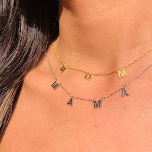 Collar con la letra "MOM", collar con letras espaciadas "Mama Mom" en oro o plata, joyería minimalista para mamá, collar para madre, regalo personalizado para mamá