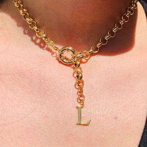 Collar con dije de letra, gargantilla con inicial gruesa de oro de 18 quilates, cadena con nombre personalizado, collar con letra personalizada, regalo para mamá, regalo para novia