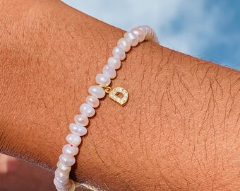 Mini Initial Charm Bracelet, Pearl bracelet with Letter Charm, String bracelet, Pearl Jewelry, Personalized Bracelet, Stackable bracelet
