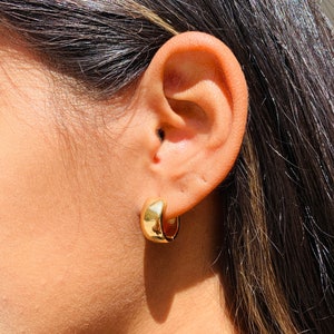 18K Gold Filled Small Hoops, Chunky Huggie Hoops, Thick Round Huggies, Everyday Hoops, Lightweight hoops, Simple hoop, Minimalist Earring