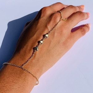 Gold Filled Heart Hand Chain Bracelet, Dainty Ring Bracelet Chain, Heart Jewelry, Heart Bracelet, Gift for Girlfriend, For daughter