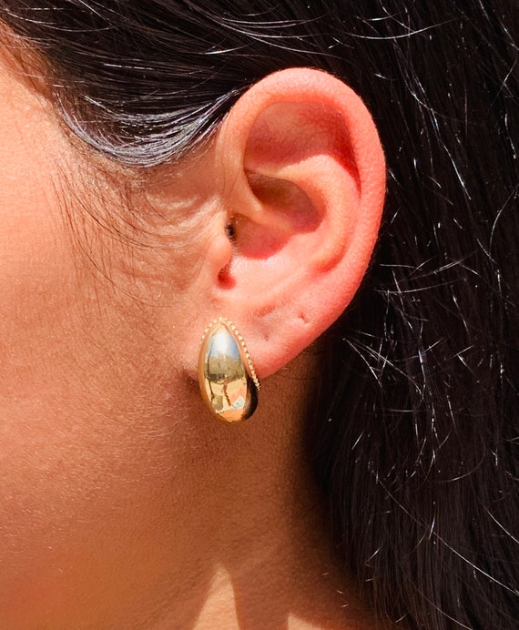 Chunky Raindrop Fashion Earrings Gold Tone Chunky Raindrop Fashion Earrings Gold Tone