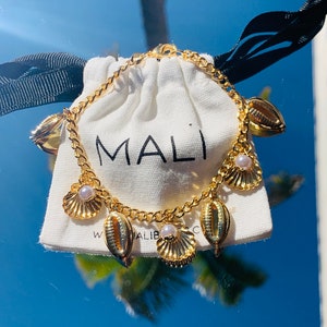Gold Filled Puka Charm Bracelet, Seashell Charm Bracelet, Summer Bracelet, Puka Jewelry, Beach Bracelet, Nautical Jewelry, Seashell jewelry