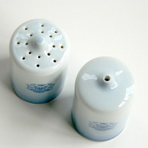 Bing & Grøndahl salt and pepper shakers blue ombre Hotel Richmond sleek mod mid century modern design B and G Danish porcelain Denmark 1970 画像 3