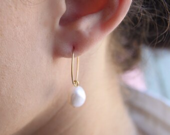 Gold Pearl Hoop Earrings, Dainty Pearl Hoop Earrings, Baroque Pearl Drop Earrings, Small Hoops Earrings, Huggie Hoops, Gold Filled Earring.