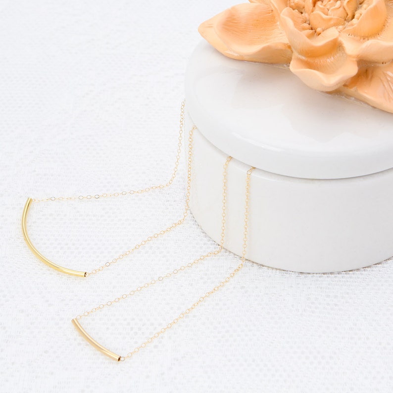 Gold curved bar necklace delicate gold tube necklace dainty layered gold filled jewelry. imagem 3