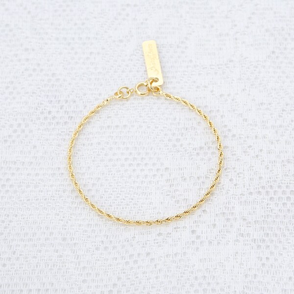 Dainty gold filled bracelet, Delicate Gold Chain Bracelet, Layering  Bracelet, Gold Stack Bracelet, Bridesmaid Gift, Everyday Gold Beacelet.