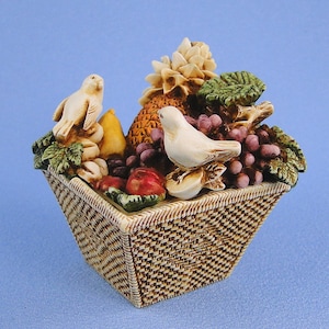 Harmony Kingdom Peace Offering Doves Treasure Jest, Limited Edition.  Excellent condition.  With original box.