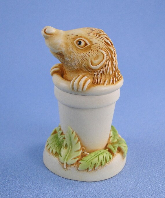 Retired 2000 Harmony Kingdom Pot Sticker Jest Figurine with COA TJHE4 with original box Excellent condition. Retired 2000 Harmony Kingdom Pot Sticker Jest Figurine with COA TJHE4 with original box Excellent condition.