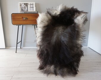 Genuine Icelandic Sheepskin Rug: Long Wool, Natural Color (55" x 31")