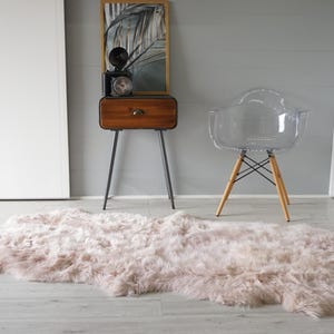 Luxuriöser Rosa australischer Quad Schaffell Teppich |  Rosa Schaffell Teppich | Rosa Schaffell Teppich | Echtes Schaffell Teppich | Rosa Wollteppich