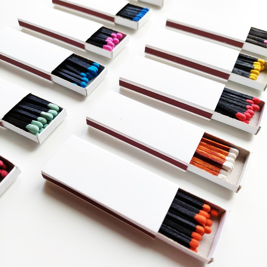 25 White Plain Matchboxes, Black/cinnamon/red Wooden Sticks, Matchboxes
